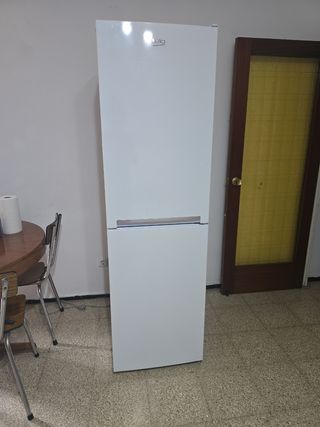 Nevera Beko blanca