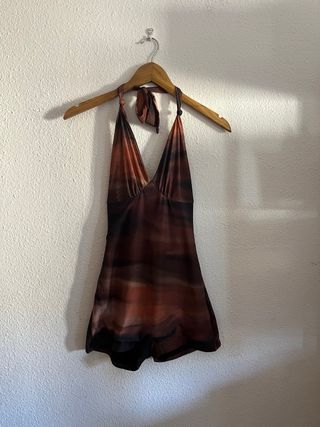 Mono corto halter con estampado tie-q