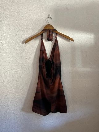 Mono corto halter con estampado tie-q