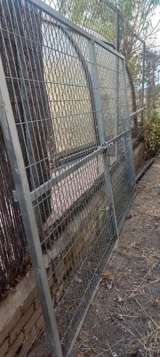 Puertas de finca metálicas completa con los postes