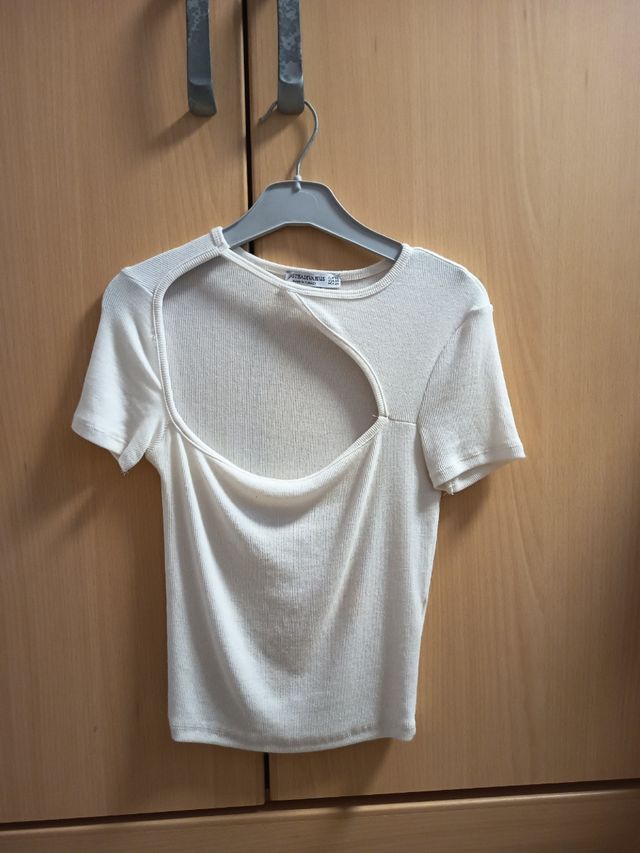 Camiseta Stradivarius manga corta escote