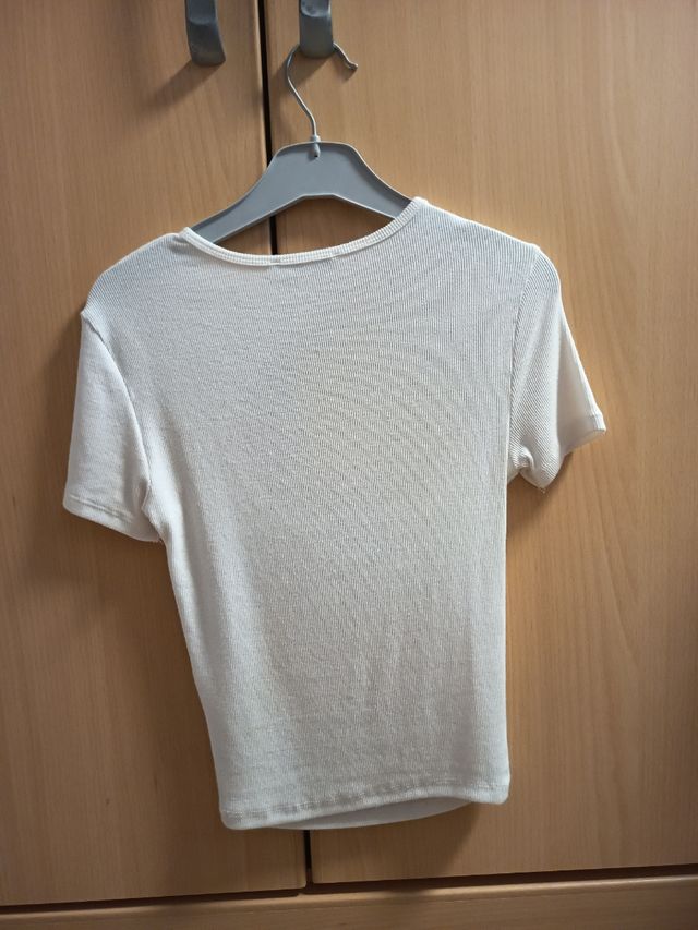 Camiseta Stradivarius manga corta escote