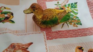 Anatra in legno decorata a mano