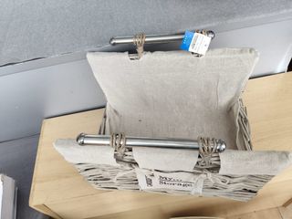 Leñera de mimbre con forro