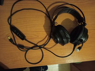 Cascos negros con micrófono