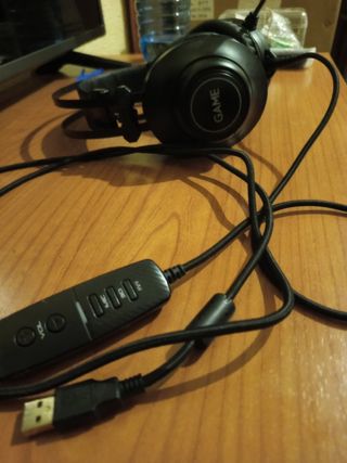 Cascos negros con micrófono
