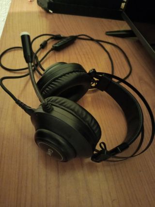 Cascos negros con micrófono