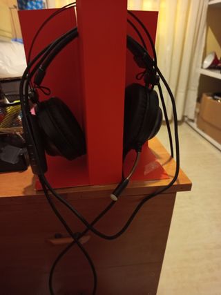 Cascos negros con micrófono