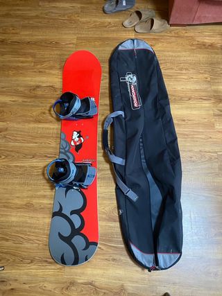 Tabla de Snow Rossignol con funda.
Medida 1'55 cm.