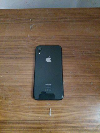 iPhone XR 64GB Negro y también se incluyen 5 funda
