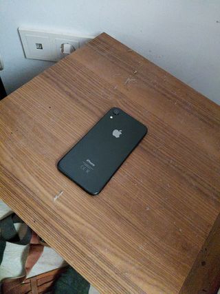iPhone XR 64GB Negro y también se incluyen 5 funda