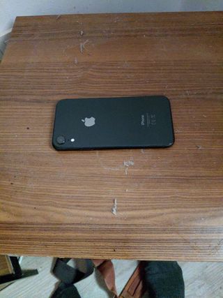 iPhone XR 64GB Negro y también se incluyen 5 funda