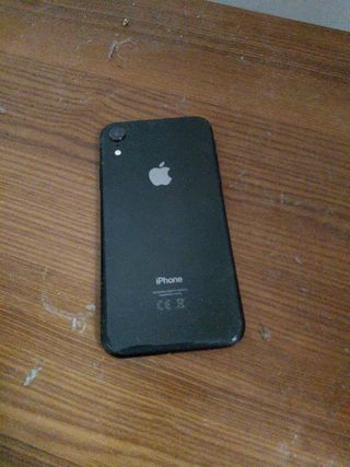 iPhone XR 64GB Negro y también se incluyen 5 funda