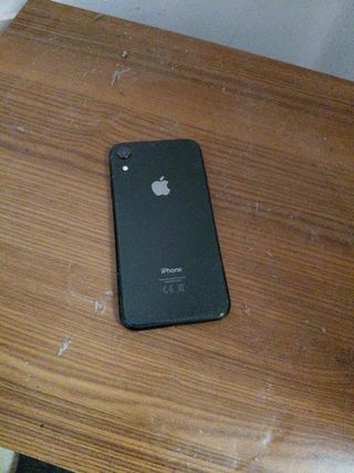 iPhone XR 64GB Negro y también se incluyen 5 funda