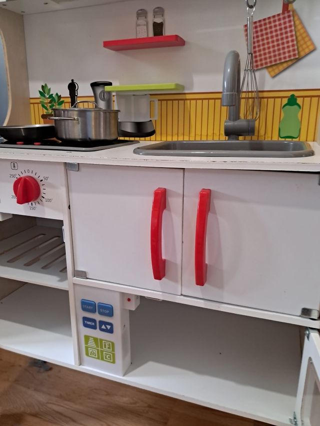 Cocina de juguete de madera