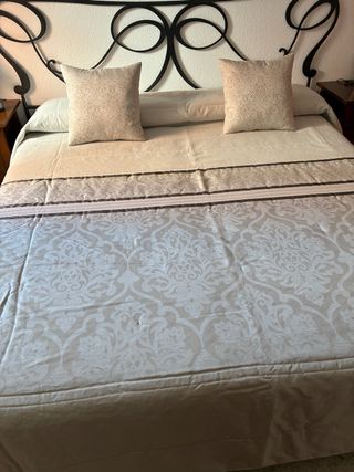 Edredón Beige Cama 180cm 
marca Reig marti 