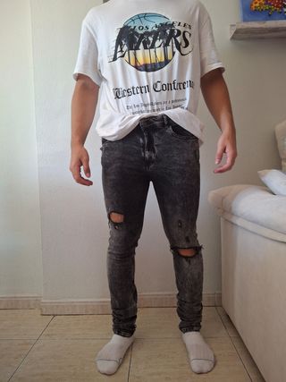 Pantalones skinny rotos grises