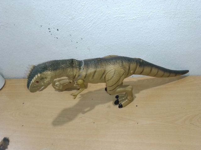 DINOSAURIO TELEDIRIGIDO