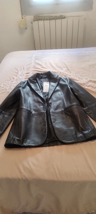 Chaqueta de cuero Zara negra nueva