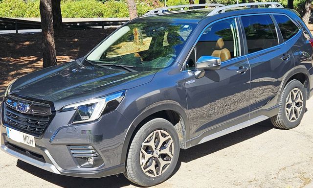 SUBARU Forester 2.0i Hybrid CVT Executive Plus