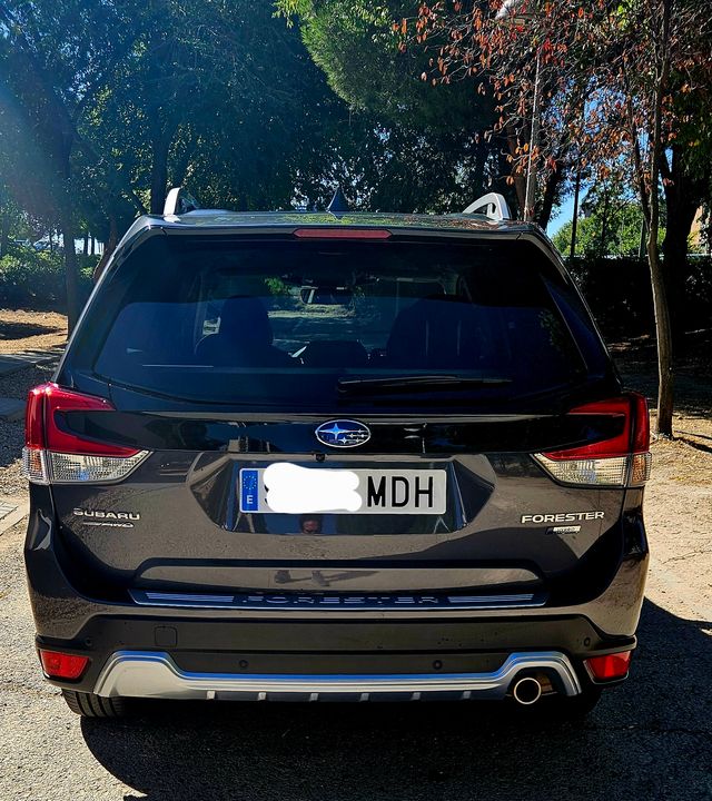 SUBARU Forester 2.0i Hybrid CVT Executive Plus