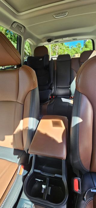 SUBARU Forester 2.0i Hybrid CVT Executive Plus