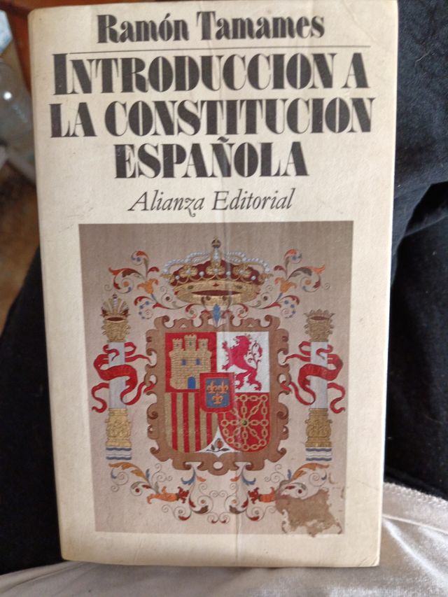 Introducción a la Constitución española + Estatuto