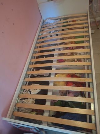 Cama con cajones y baúl