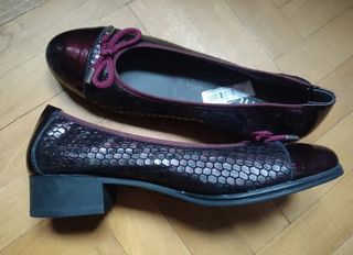 Zapatos Pitillos Piel granate Nuevos
