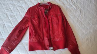 Chaqueta de cuero roja