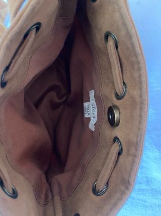 Bolso pequeño de ante con flecos