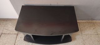 Mesa negra auxiliar con ruedas