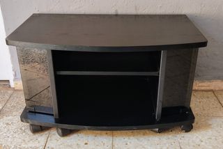 Mesa negra auxiliar con ruedas