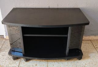 Mesa negra auxiliar con ruedas