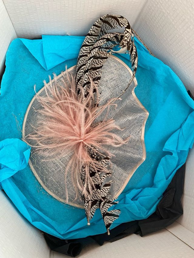 Tocado de boda con plumas