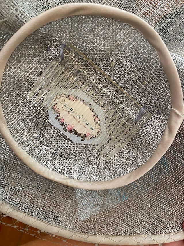 Tocado de boda con plumas