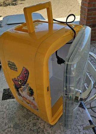 Mini nevera 10L amarilla