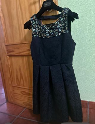 Vestido corto negro con pedrería Talla M