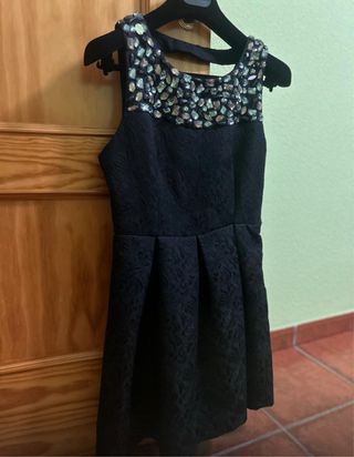 Vestido corto negro con pedrería Talla M