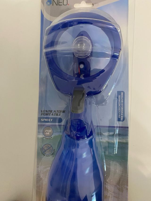 Ventilatore portatile a spruzzo blu