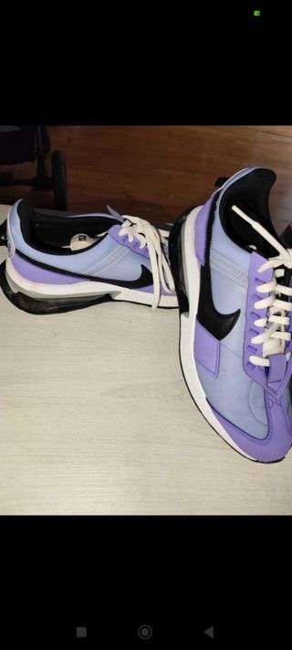 Zapatillas Nike Moradas y Negras