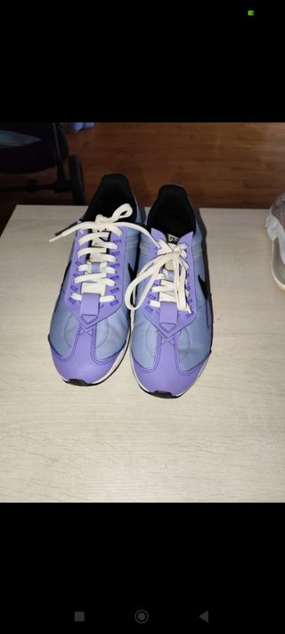 Zapatillas Nike Moradas y Negras