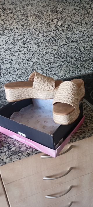 Chanclas plataforma beige talla 41