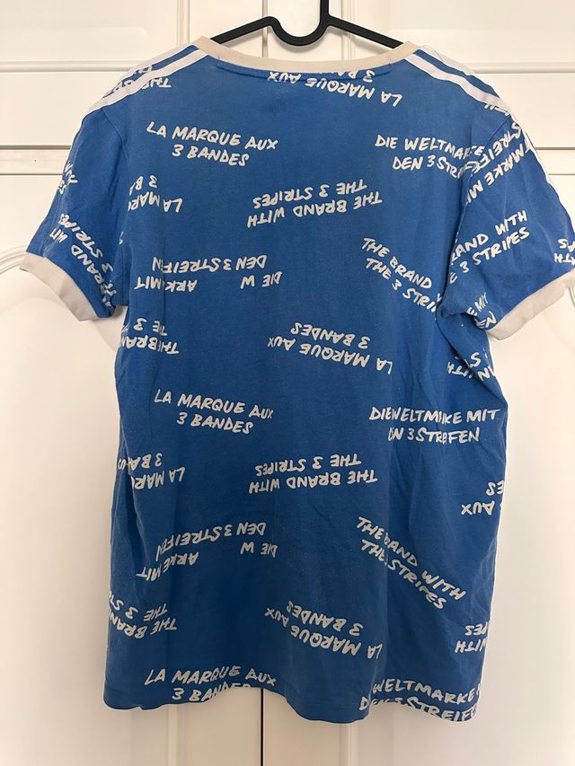 Camiseta Adidas Azul con diseño original