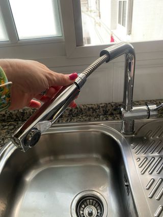 Grifo de cocina metálico plateado