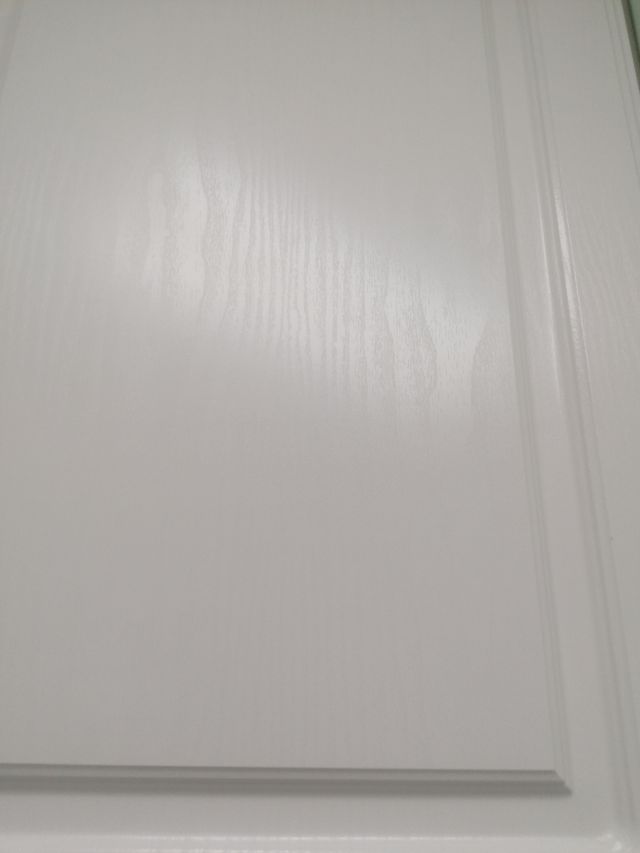 Muebles de cocina blancos y verdes