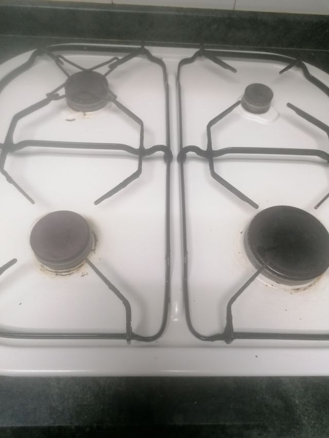 Muebles de cocina blancos y verdes