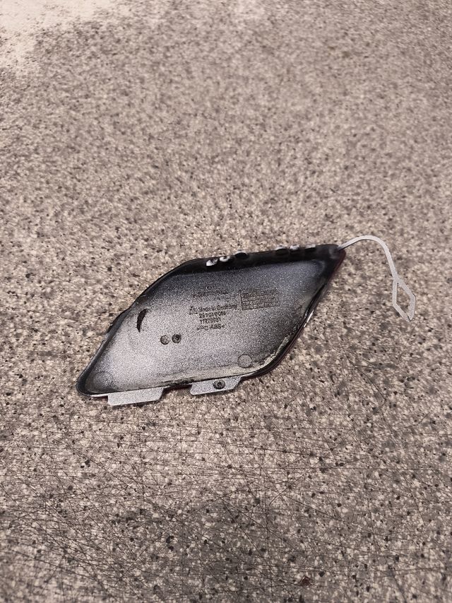 Tapa Gancho Defensa Delantera Mercedes W176