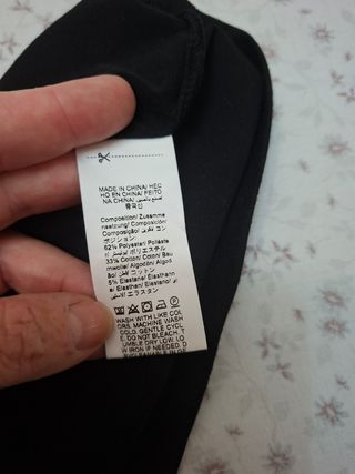 Camiseta Negra con Diseño de Anime