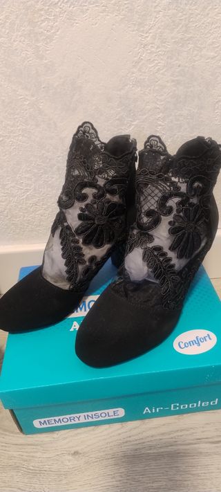 Botines de fiesta negras con encaje